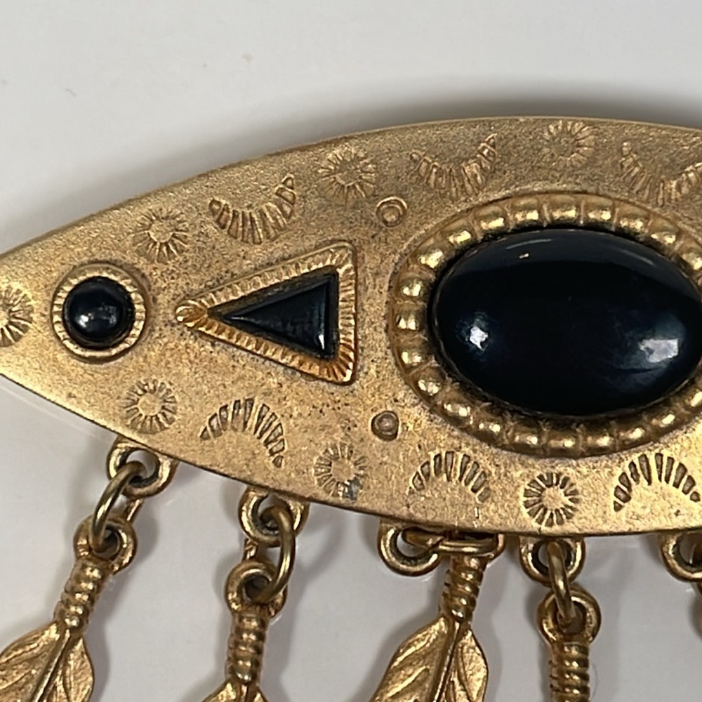 Vintage.Brooch with black plastic, Signed JJ 1988 South Western style. - Picture 2 of 5